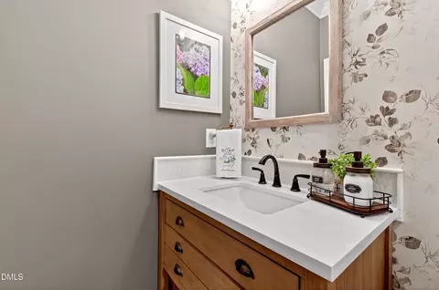 Bath - 1127 Surveyor Dr, Durham, NC 27703 photo 1 of 4