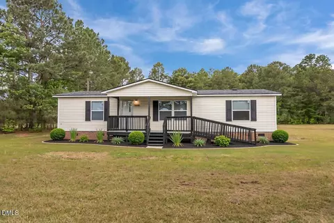 2800 Lobelia Rd, Vass, NC 28394
