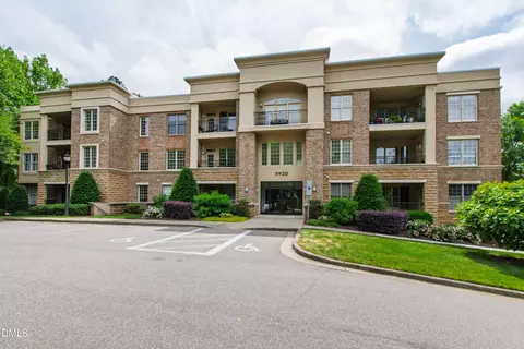 3920 Essex Garden Ln #304, Raleigh, NC 27612