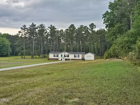 208 Loop Rd, Bunnlevel, NC 28323 photo 2