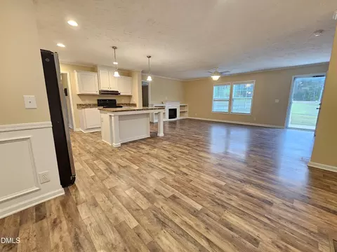 208 Loop Rd, Bunnlevel, NC 28323 photo 7