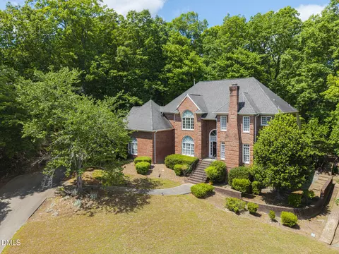 10234 Governors Dr, Chapel Hill, NC 27517