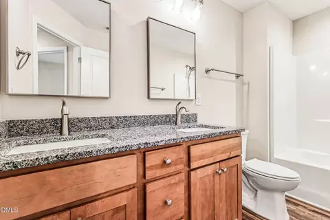 Bath - 1505 Juniper St, Durham, NC 27703 photo 5 of 8