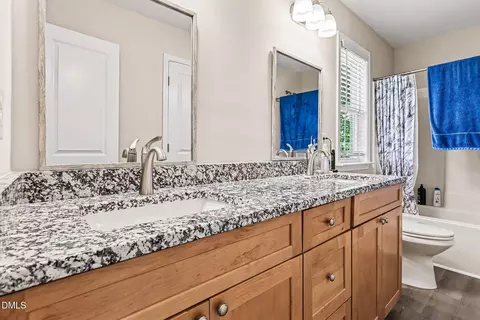 Bath - 1505 Juniper St, Durham, NC 27703 photo 6 of 8