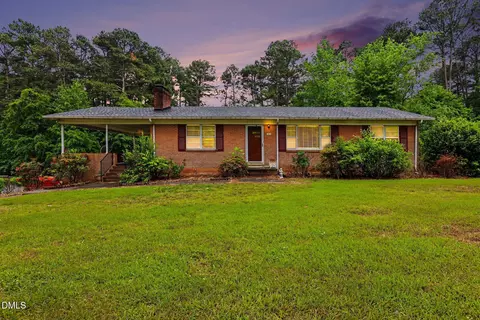 1813 Carbonton Rd, Sanford, NC 27330