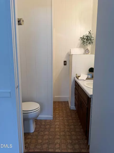 Bath - 1612 Fairground Rd, Dunn, NC 28334 photo 5 of 10