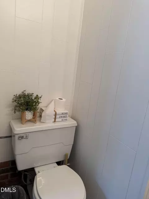 Bath - 1612 Fairground Rd, Dunn, NC 28334 photo 8 of 10