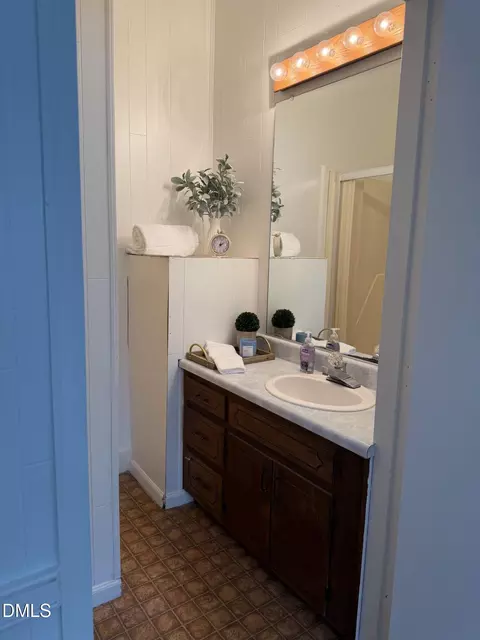 Bath - 1612 Fairground Rd, Dunn, NC 28334 photo 10 of 10