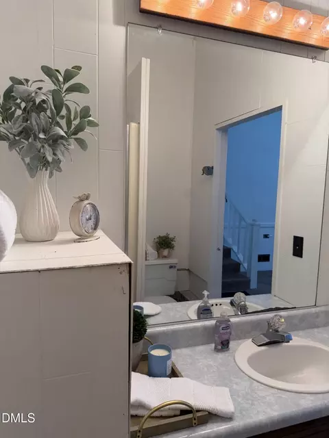 Bath - 1612 Fairground Rd, Dunn, NC 28334 photo 6 of 10