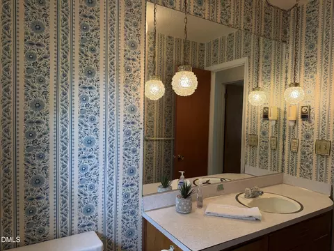 Bath - 1612 Fairground Rd, Dunn, NC 28334 photo 3 of 10