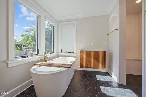 Bath - 1538 Dellwood Dr, Raleigh, NC 27607 photo 6 of 11