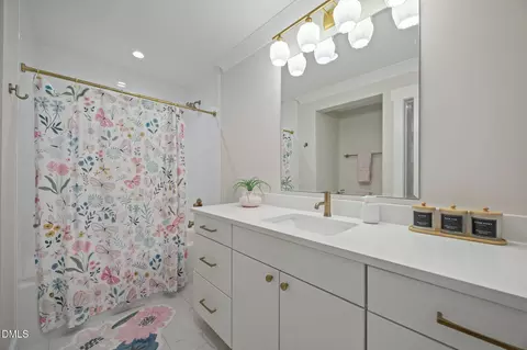 Bath - 1538 Dellwood Dr, Raleigh, NC 27607 photo 8 of 11