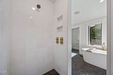 Bath - 1538 Dellwood Dr, Raleigh, NC 27607 photo 7 of 11