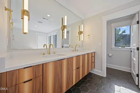 Bath - 1538 Dellwood Dr, Raleigh, NC 27607 photo 4 of 11