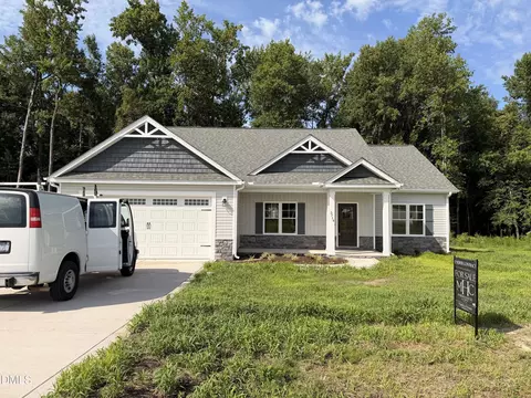3714 Chatsworth Dr, La Grange, NC 28551