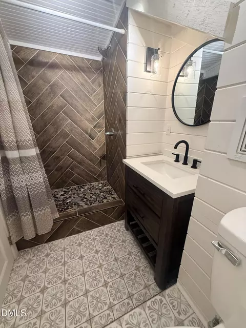 Bath - 327 Shady Oak Rd, Roxboro, NC 27574 photo 6 of 7