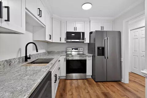 109 Sanair Ct, Apex, NC 27502