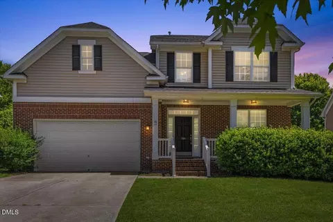 104 Leafy Holly Dr, Holly Springs, NC 27540