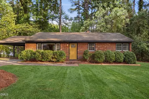 27 S Circle Dr, Chapel Hill, NC 27516
