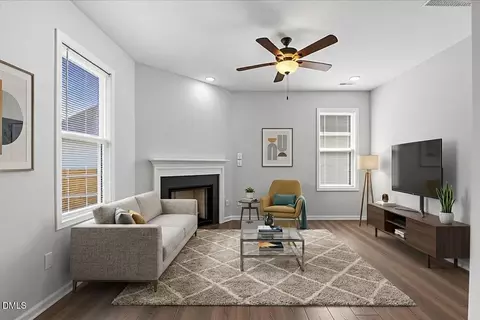 Living - 416 Sturgeon St, Smithfield, NC 27577 photo 2 of 3