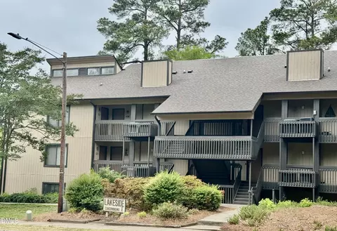 3027 Huntleigh Dr, Raleigh, NC 27604