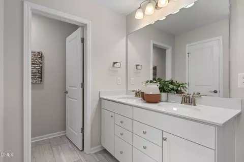 Bath - 208 Armorial Ct, Willow Spring, NC 27592 photo 2 of 4