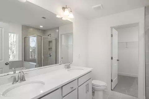 Bath - 576 Highview Dr #40, Benson, NC 27504 photo 2 of 4