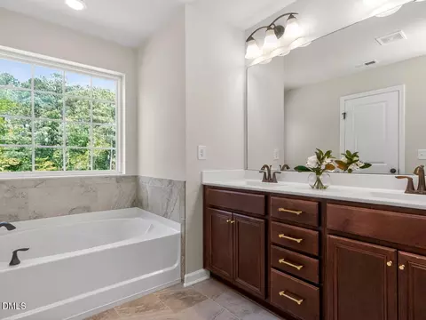 Bath - 1312 Southpoint Trl, Durham, NC 27713 photo 2 of 5
