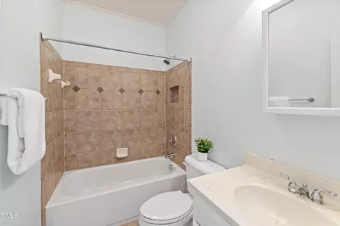 Bath - 400 Allenhurst Pl, Cary, NC 27518 photo 4 of 6