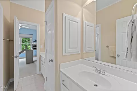 Bath - 400 Allenhurst Pl, Cary, NC 27518 photo 5 of 6