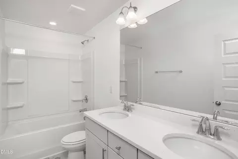 Bath - 701 Highview Dr #32, Benson, NC 27504 photo 4 of 4