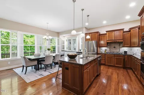 804 Long Meadows Rd, Chapel Hill, NC 27516