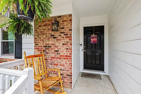 3228 Old Oak Ln, Hope Mills, NC 28348