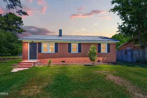 407 E Pearsall St, Dunn, NC 28334