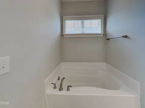 Bath - 146 Red Angus Dr, Smithfield, NC 27577 photo 2 of 5