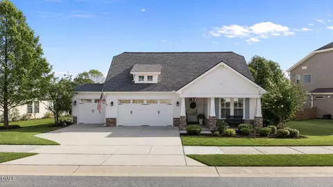 734 Kerr Lake Dr, Fuquay Varina, NC 27526