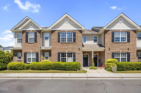 379 E Willhaven Dr, Fuquay Varina, NC 27526