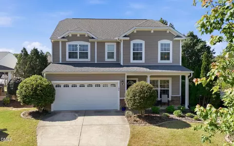 104 Saltybrook Ln, Holly Springs, NC 27540