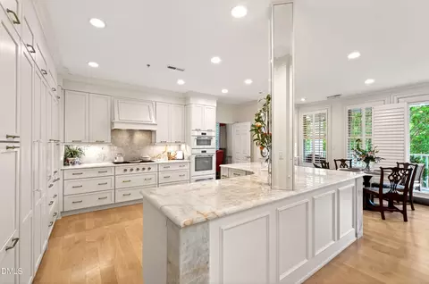 2801 Glenwood Gardens Ln #203, Raleigh, NC 27608
