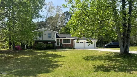 311 N Gaylee Lake Dr, Wendell, NC 27591