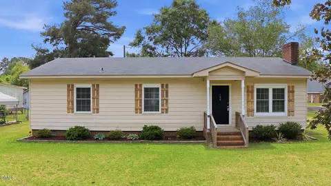 104 E Caroline Ave, Smithfield, NC 27577