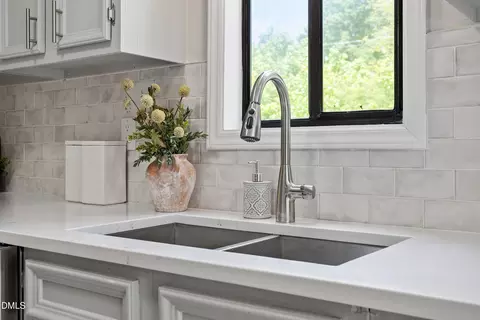 Kitchen - 4100 Five Oaks Dr UNIT 47, Durham, NC 27707 photo 3 of 5