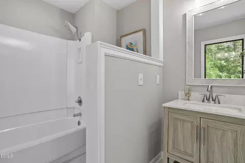 Bath - 4100 Five Oaks Dr UNIT 47, Durham, NC 27707 photo 2 of 4