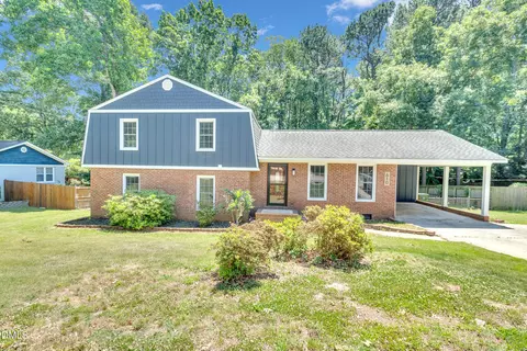 610 SE Maynard Rd, Cary, NC 27511