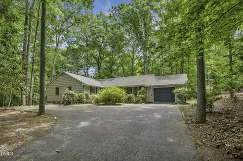 140 Holly Ln, Sanford, NC 27332