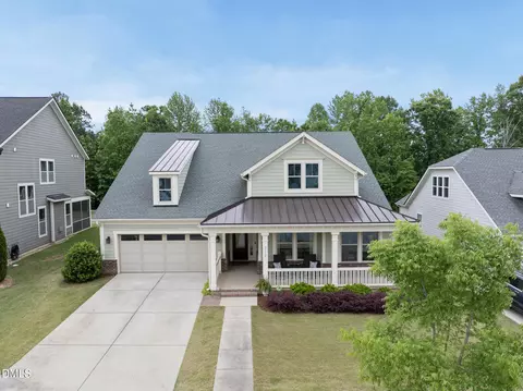 312 Scarlet Tanager Cir, Holly Springs, NC 27540