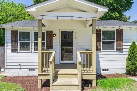 221 Turner St, Holly Springs, NC 27540