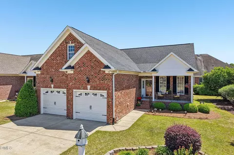 638 E Lakota Dr, Fuquay Varina, NC 27526