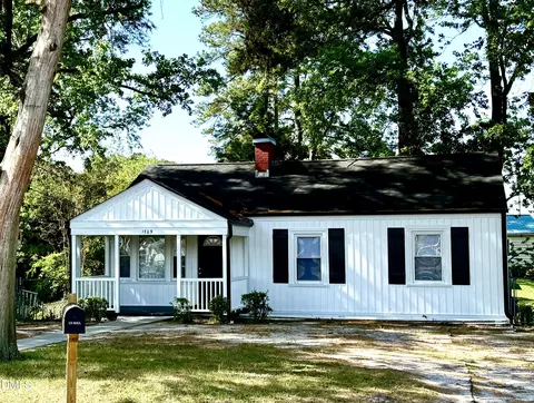 1709 Lincoln Dr, Greenville, NC 27834