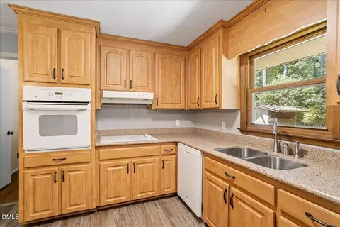 Kitchen - 1621 Stonehurst Rd, Raleigh, NC 27607 photo 4 of 5